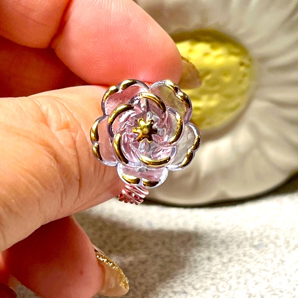 🌺Hand Crafted soft black and pink Floral Ring